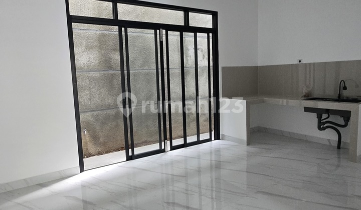 Dijual Rumah Baru Lebar 7 di Taman Vila Meruya 2