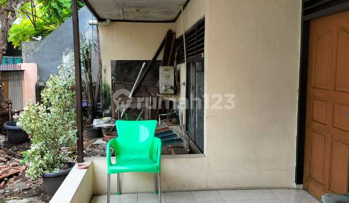 Rumah Tua Cocok untuk Koskosan di Tomang Jatipulo