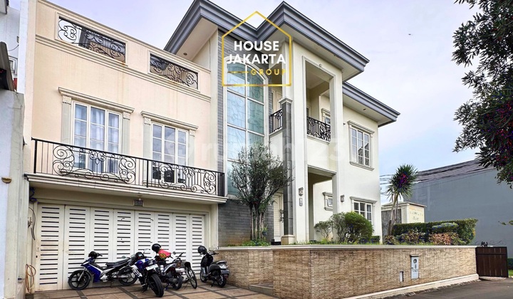 Rumah Townhouse Ada Pool