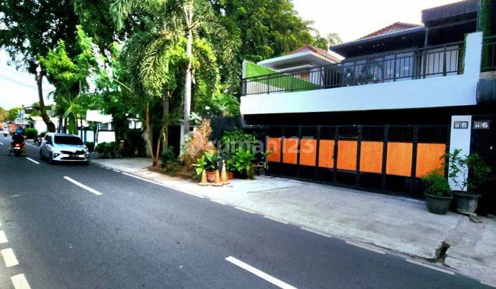 Rumah Pinggir Jalan 2 Mobil Mewah 1