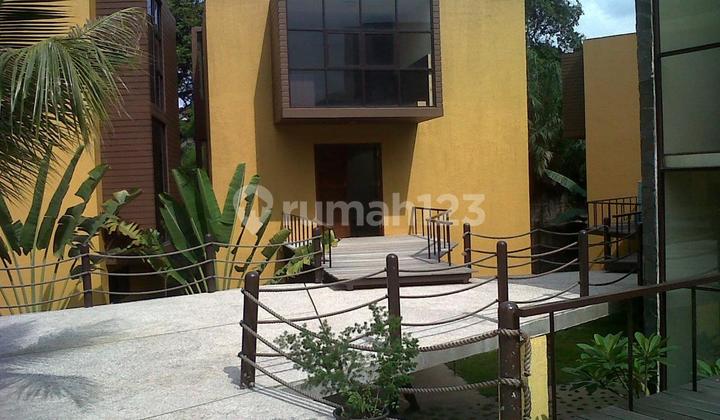 Rumah Dalam Towhouse di Kemang Raya