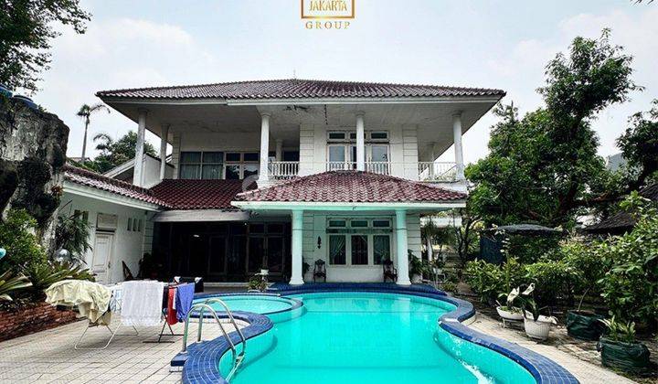 Rumah 2 Lantai Taman Luas Dan Pool 1