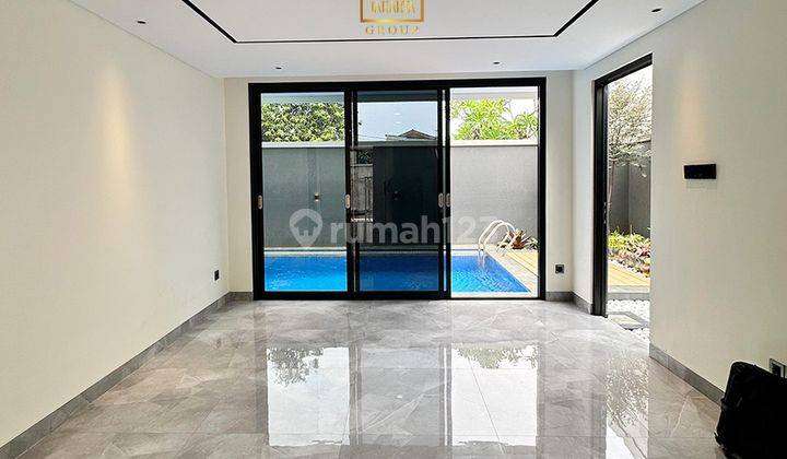 Rumah Dengan Private Pool Dan Taman Ada Rooftop 2