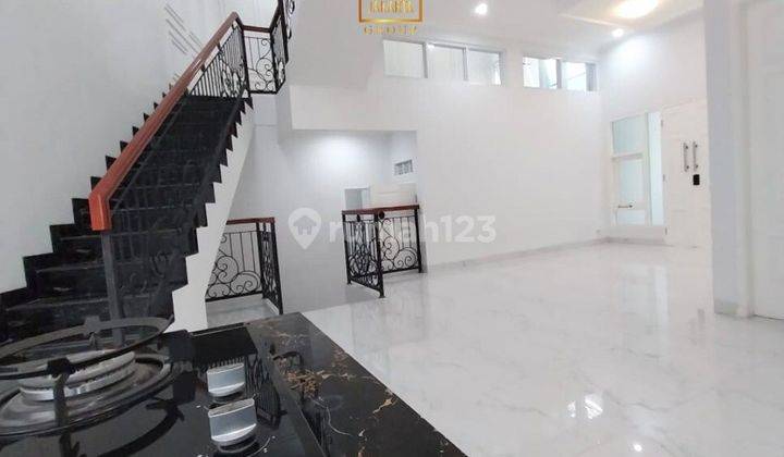 Rumah Semi Furnished SHM di Jagakarsa Dekat Jalan Utama 1