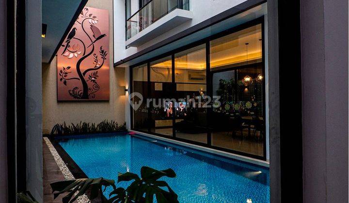 Rumah 2 Lantai Ada Pool di Pakubuwono Area 2