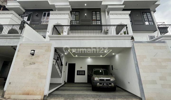 Rumah Townhouse Hadap Timur Ada Pool 1