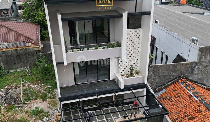 Rumah Dengan Private Pool Dan Taman Ada Rooftop 1