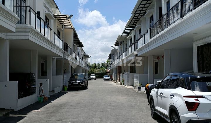 Dijual Rumah Lebar 12 M (hanya Ada 1 Di Komp) Komplek Reyhan Haus 2