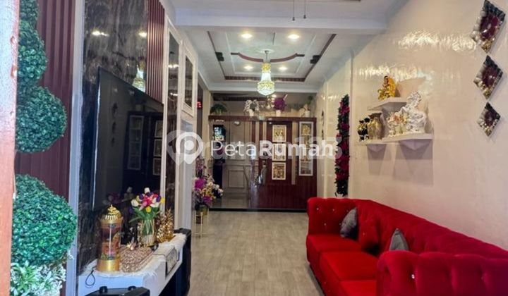 FOR SALE VILLA ON KAPTEN RAHMAD BUDDIN STREET, ROYAL MANSION COMPLEX - MARELAN AREA FOR SALE VILLA ON KAPTEN RAHMAD BUDDIN STREET, ROYAL MANSION COMPLEX - MARELAN AREA