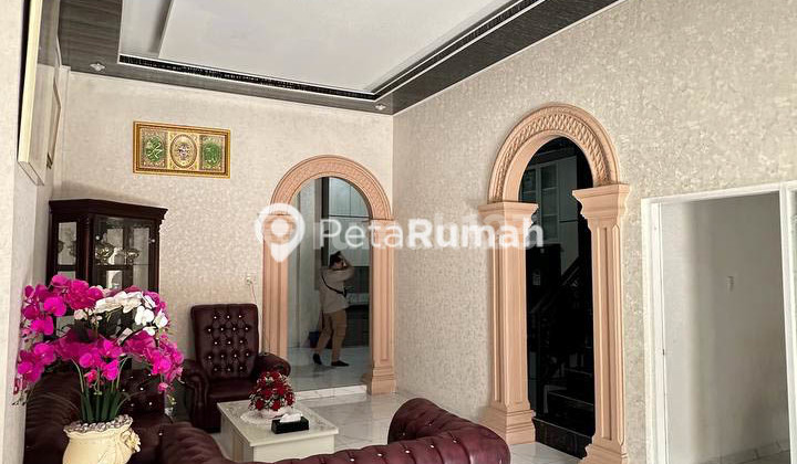 FOR SALE VILLA ON AIR BERSIH STREET, END OF SM RAJA LESTARI COMPLEX