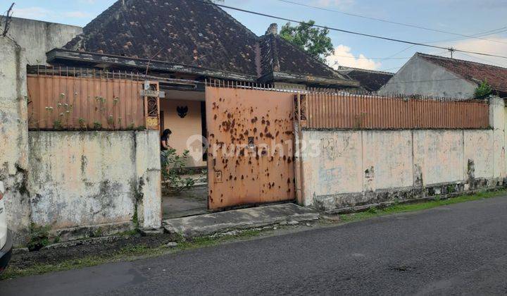 Rumah Pinggir Jalan Hadap Barat Surakarta  1