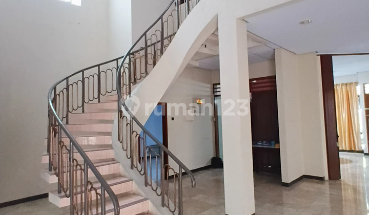 Rumah di Pusat Kota Manado,Lt 606 Strategis bisa Dibuat Komersial Cocok untuk Usaha atau Kantor. Rumah di Pusat Kota Manado,Lt 606 Strategis bisa Dibuat Komersial Cocok untuk Usaha atau Kantor.