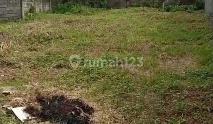 Land for sale, 300 sqm lot in Sea Malalayang Satu, Manado. Suitable for boarding house, for residential with many nice houses around.