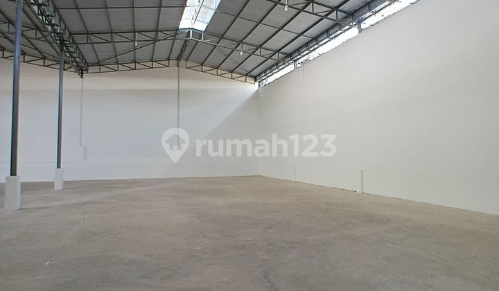 New Warehouse for Rent, Cheap, Clean, Ready to Use, Strategic Location, Can Accommodate Large Containers, Suitable for Supplier Warehouses, and Others.