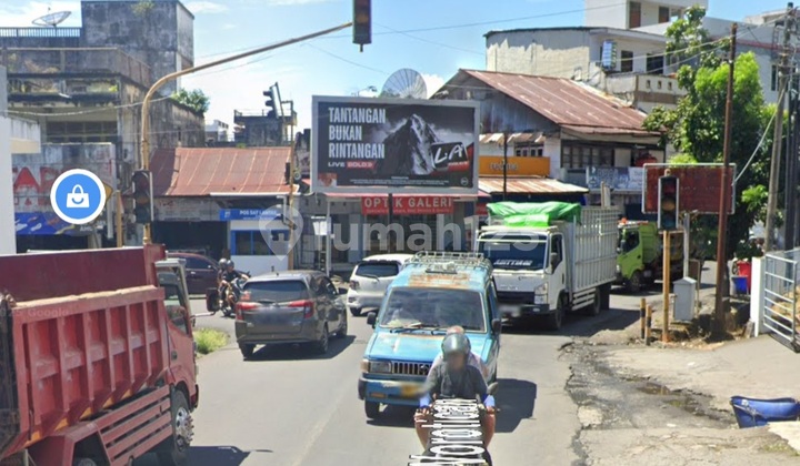 2.5 Story Shop House in Amurang Commercial Area at a Low Price, Below Market Value, Deep Backyard Suitable for Business, Office, and More. 2