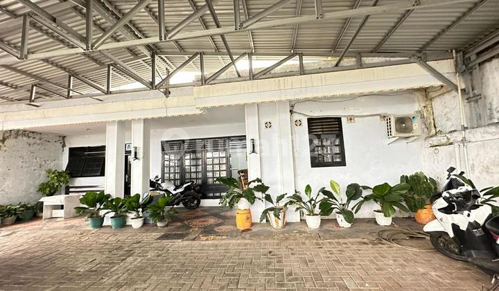 House with the Closest Access to the Main Road, Spacious Garage in Winangun