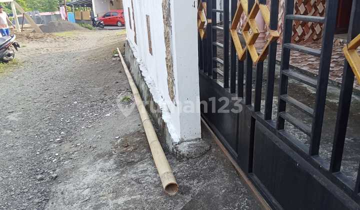 Fully Furnished Cheap House 120 sqm Affordable Price in Glory Housing, Girian Atas.