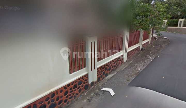 Rumah Besar dengan Halaman Luas di Posisi Hook, Parkir Area Besar Juga, Rumah Masih Terawat di Wanea. Rumah Besar dengan Halaman Luas di Posisi Hook, Parkir Area Besar Juga, Rumah Masih Terawat di Wanea.