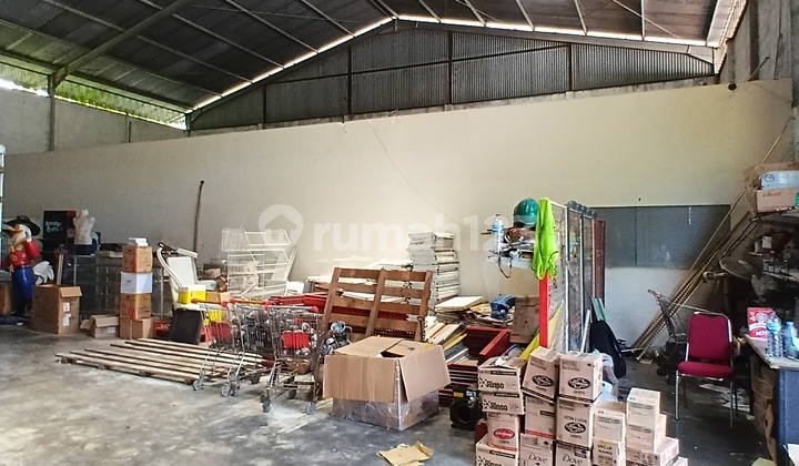 Warehouse Near the Port, on Madidir Main Road, Bitung, Suitable for Distributors, and Others.