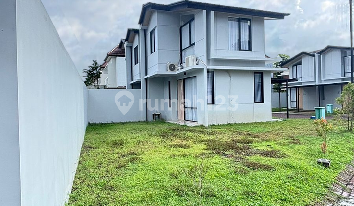 Good Position House, 163m² Land, Front and Hooked, Spacious Yard in Holland Village Manado. Good Position House, 163m² Land, Front and Hooked, Spacious Yard in Holland Village Manado.
