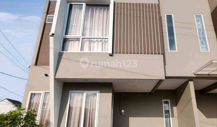 Rumah Hook Lebar 7m Di Komplek Mutiara Point 1