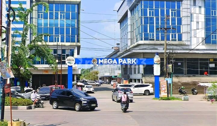 For Sale at a Good Price!!! Semi-Furnished Condition (Furniture Included), Shop House in Megacom Complex, Kapten Muslim Street.