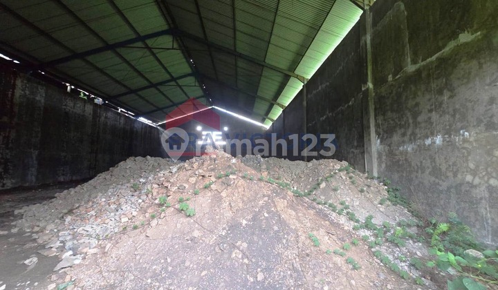 Warehouse Rental Consists of 2 Buildings with Easy Truck Access