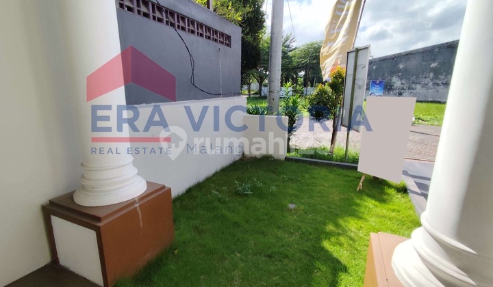 Sell Modern 2-Story House Near Malang's Old Town and Gadang Market