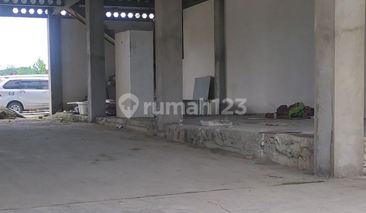 Unique 2-Story Building