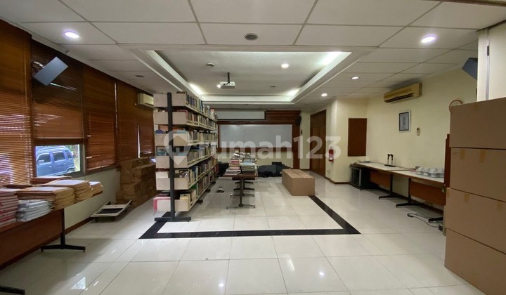 Gedung Kantor 3 Lantai Dijual dengan Harga Dibawah NJOP Lokasi Strategis di Kalibata Gedung Kantor 3 Lantai Dijual dengan Harga Dibawah NJOP Lokasi Strategis di Kalibata