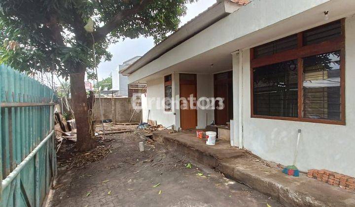 RUMAH HOEK DI KOMPLEK MIGAS KEMANGGISAN 2