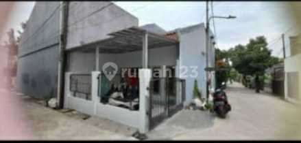 Ready-to-Occupy House, Hook Position, Plot Size 90, Car Access, DKI Jagakarsa Land