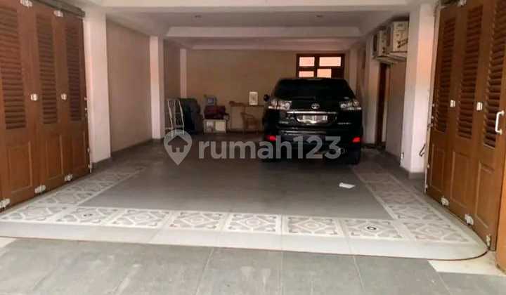 Rumah Strategis Luas 528 Dekat Mall Pejaten Village Shm 2