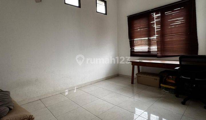 Dijual Rumah  Bagus Dlm Komplek Elit Luas 135 M² Pulomas Shm 2