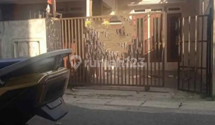 Rumah Hitung Tanah Akses Mobil Papasan Luas 120 M Jagakarsa