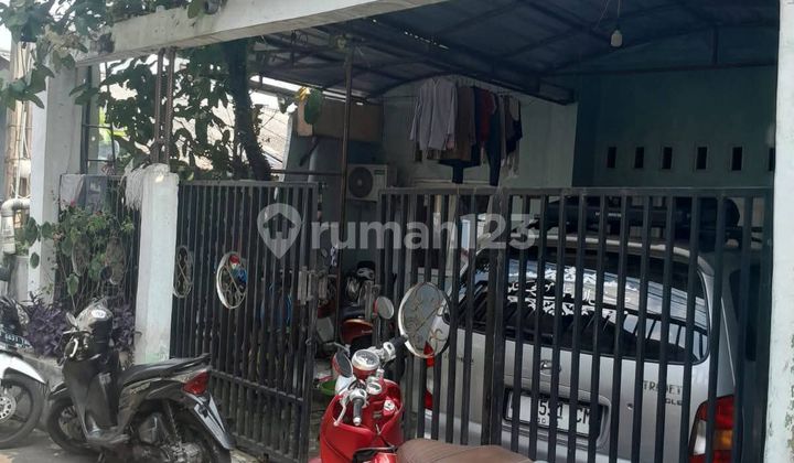 For Sale: 1-Story House with Car Access, 114 Cipedak Jagakarsa