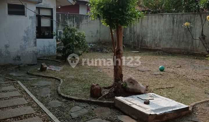 Old House, Strategically Located Land Calculation on Jl Ketapang Jatipadang, SHM 2