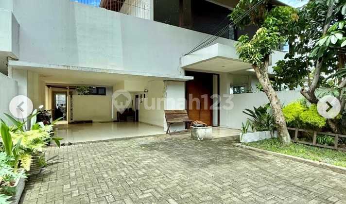 Strategic Luxury House Ready to Occupy in the Elite Area of West Pejaten