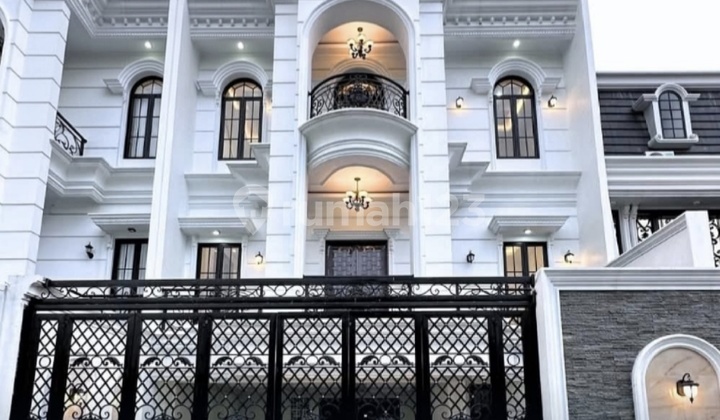 Townhouse Mewah Classic Strategis Bebas Banjir Kebagusan Jaksel