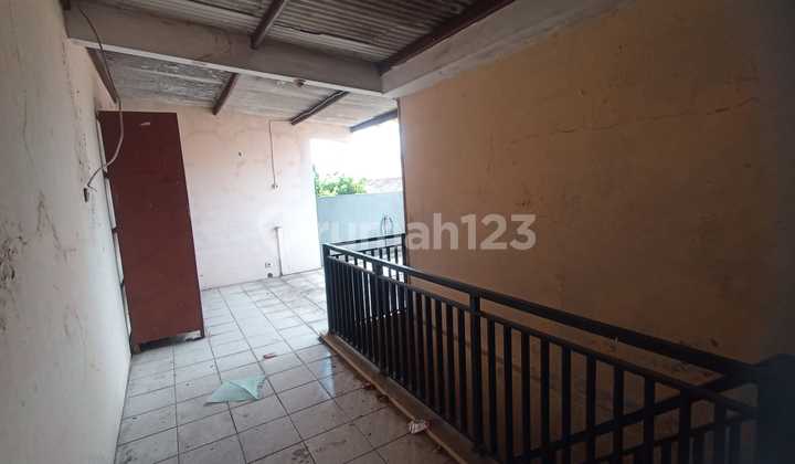 Rumah Strategis 3 Lantai Akses 2 Mobil Jatipadang Tidak Banjir  2