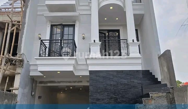 Dijual Rumah Classic 3 Lantai Akses 2 Mobil Pejaten Barat Unas