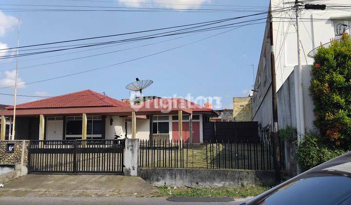 dijual rumah bulatan halaman  luas 1