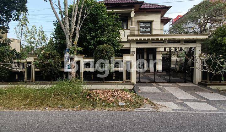 Rumah Mewah Fully Furnished, Posisi Hook (Sudut) + Jalan Besar 2