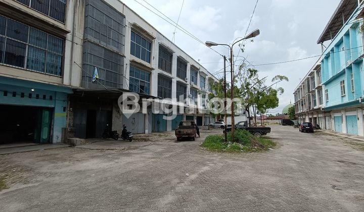 Strategic 3 Story Shop House in Riau Mas, Near Abdurrab Campus. 2