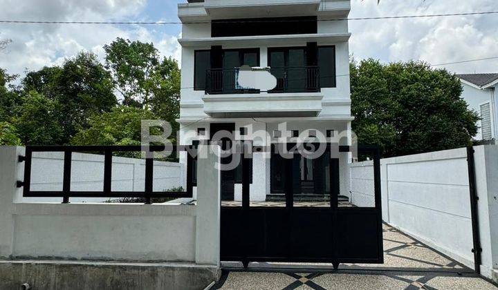 Dijual rumah 2 lantai di komplek elite 1