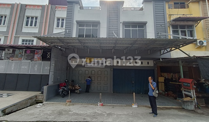 New 2-Door Ruko Strategic Location Beside the Road New 2-Door Ruko Strategic Location Beside the Road