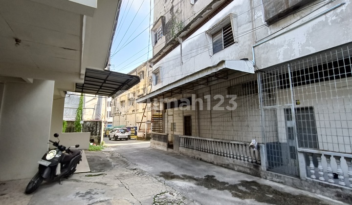 3-Story SHM Ruko in Setia Budi, Ready to Occupy 2