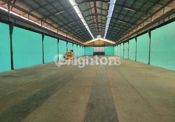 Gudang Super Besar Lokasi Strategis 1