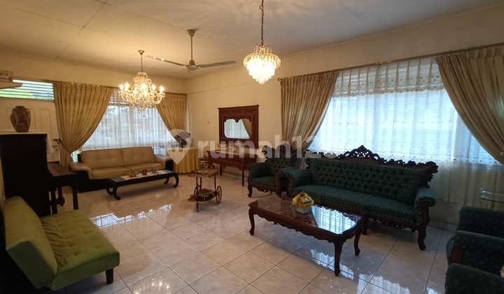 Rumah Elite Sutomo, Lt 1056m², 5 Kt 2