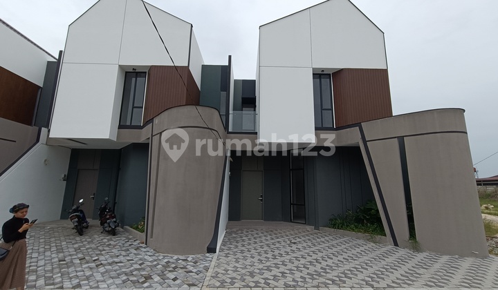 Hunian Eksklusif 2 Lantai Di Rumbai, Bonus 4 Ac + Water Heater